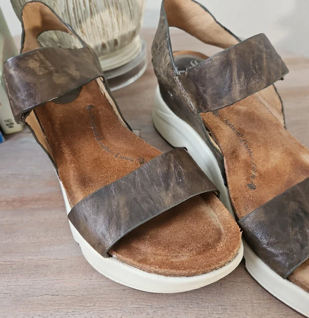 S8fft Womens Camo Leather Comfort Wedge Sandals